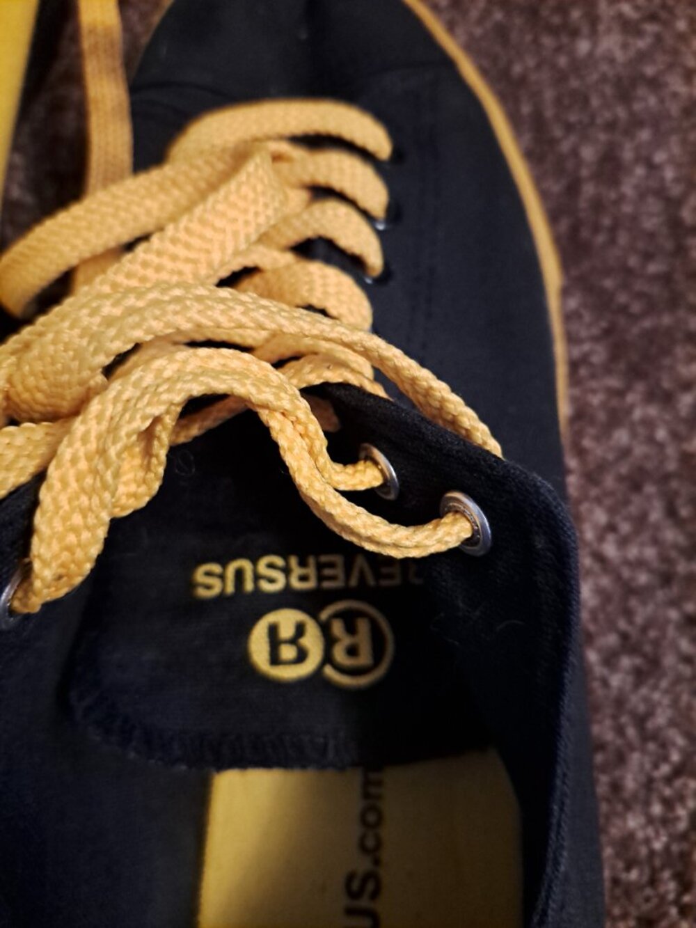 R R REVERSUS Unisex Canvas "IOWA HAWKEYES" 2 Different Colored Shoes - Picture 11 of 11
